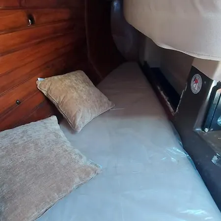 Ботель Boat Barcelona Yacht Les Botigues de Sitges