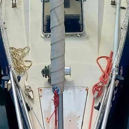 Boat Barcelona Yacht Ботель *